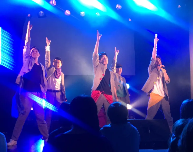 Brass Back のステージに立つ松坂慎治
